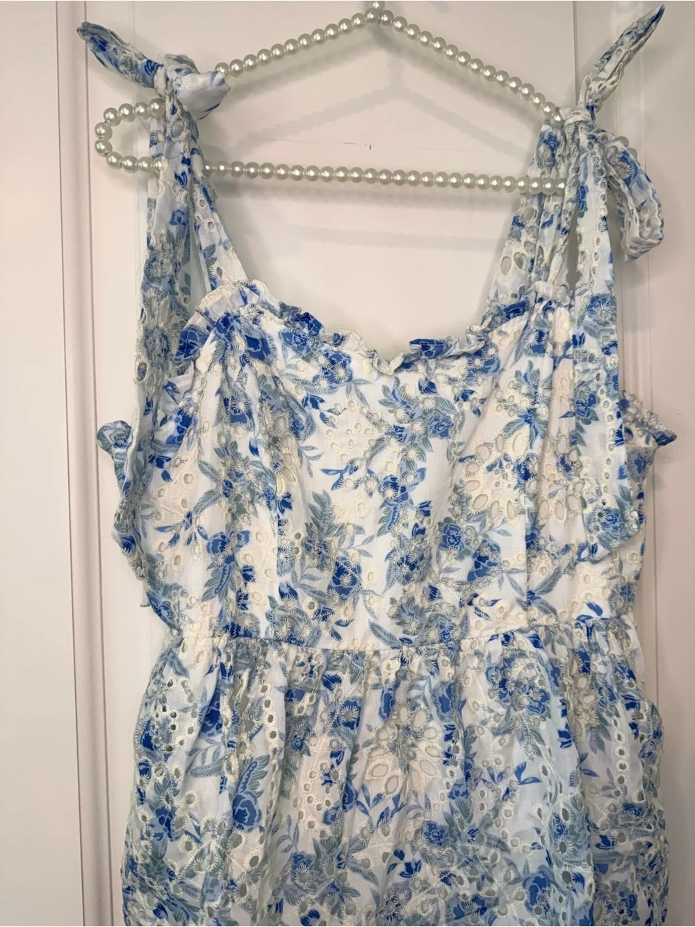 En Saison Claire Floral Print Eyelet MIDI Dress blue and white Large with Slit